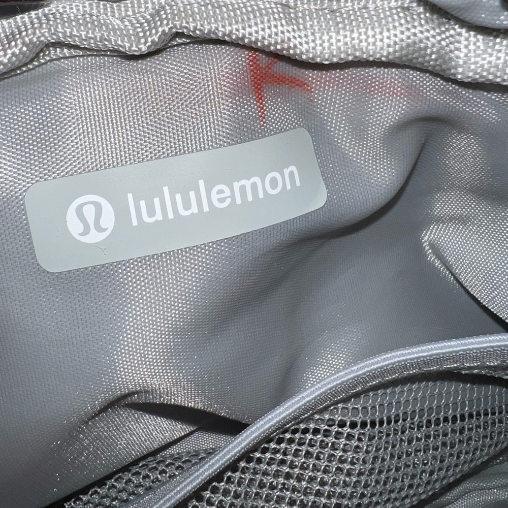 Lululemon Everywhere Belt Bag 1L - Picture 10 of 12